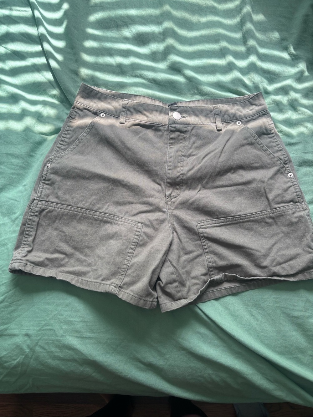 Casual High-Waist Utility Shorts in army green